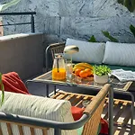 Qoople Legend 2-bedroom Premium *