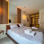 Qoople Legend 2-bedroom Premium Апартаменти *