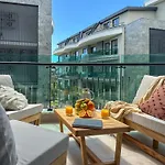 Апартаменти Qoople Legend 2-bedroom Premium *